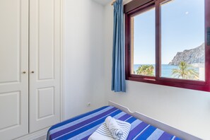 2 slaapkamers, een strijkplank/strijkijzer, beddengoed