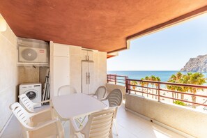 Property grounds - Apartment 'Primera Linea Calpe' with Sea View, Private Pool and Air Conditioning (Calpe)