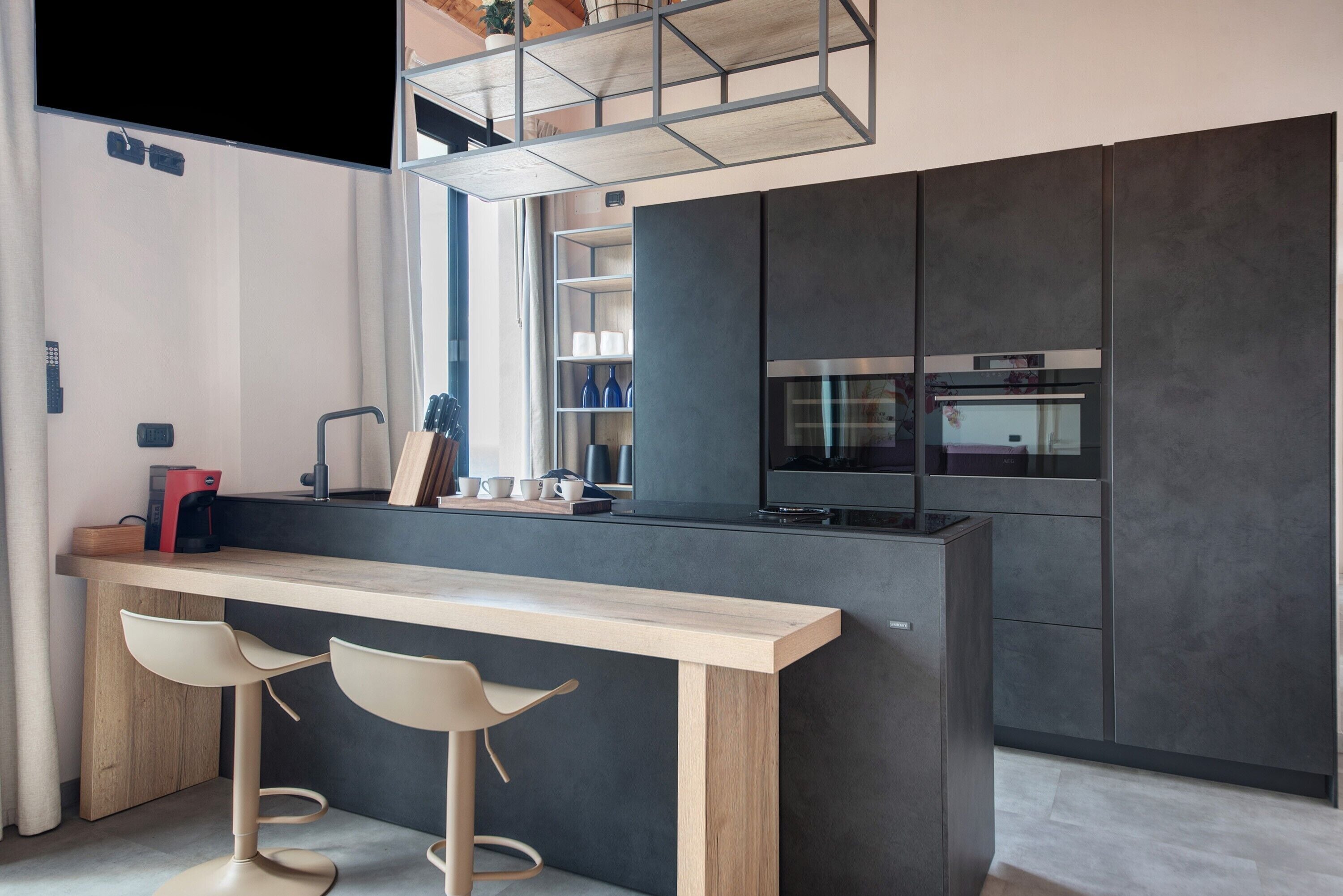 Frigorifero, microonde, forno, piano cottura