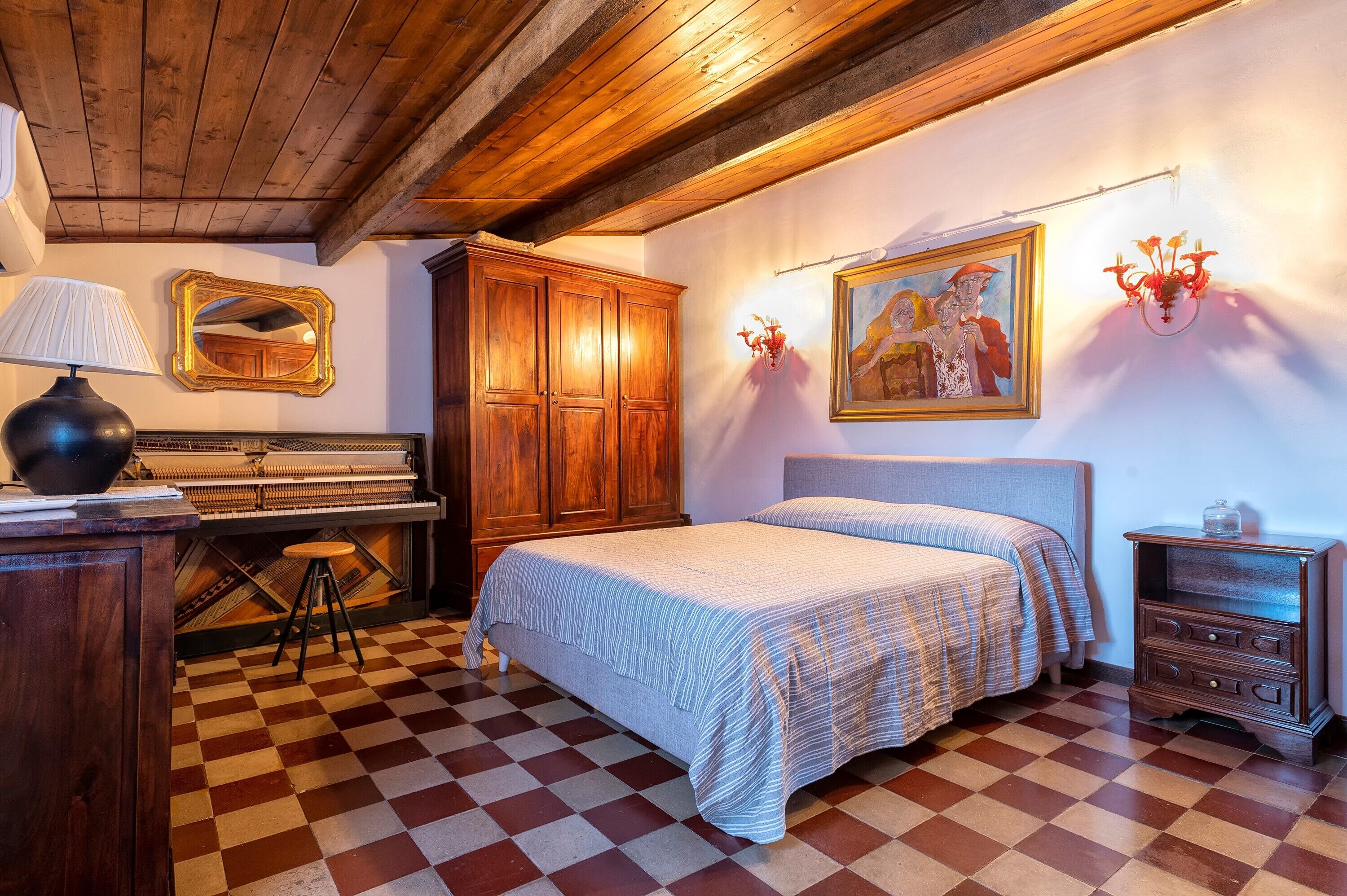 1 室のベッドルーム、WiFi (無料)、ベッドシーツ