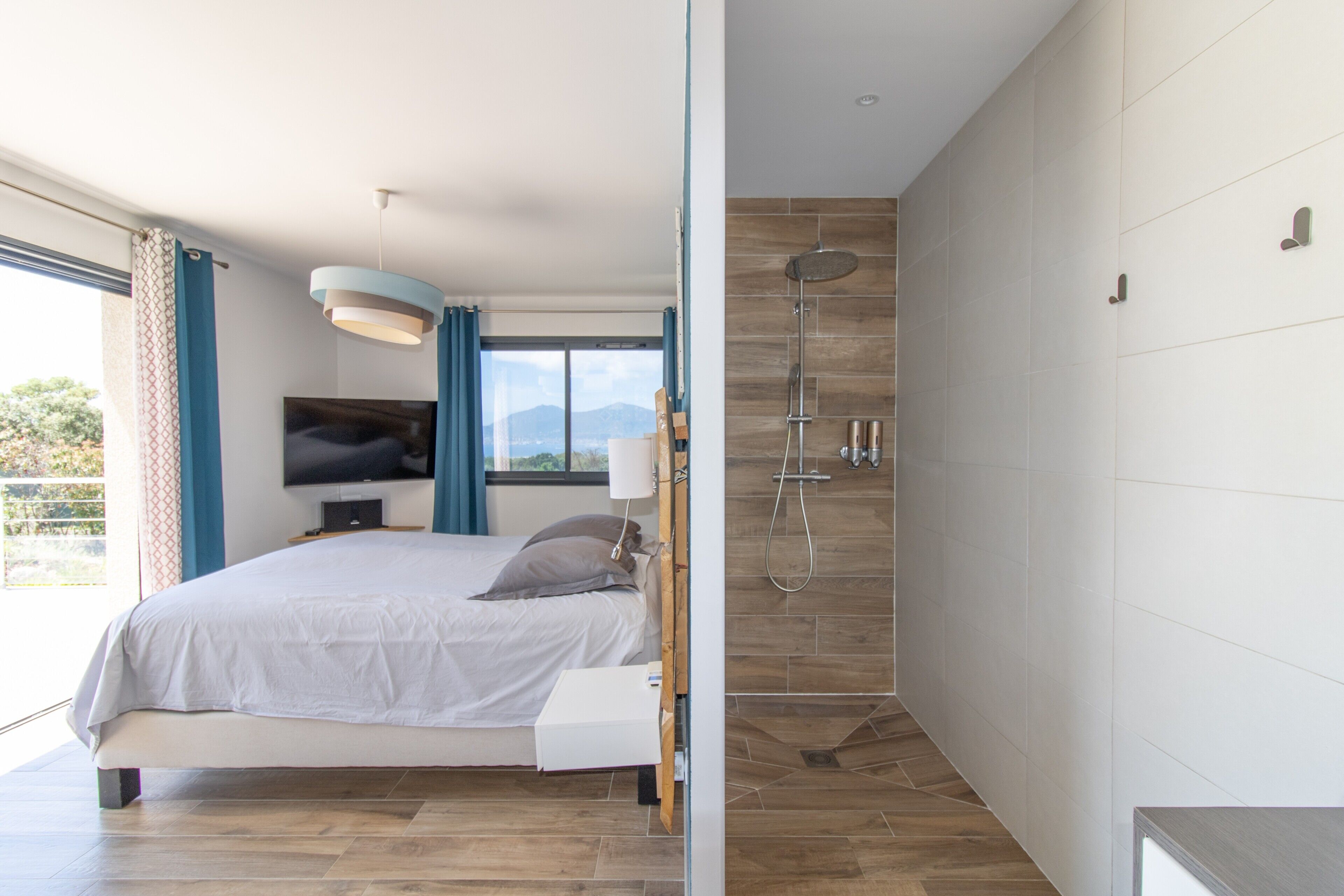 3 chambres, fer et planche à repasser, Wi-Fi gratuit, draps fournis