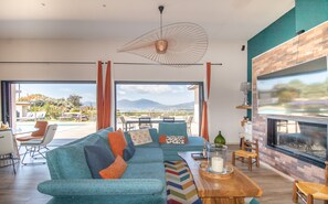 Télévision, cheminée