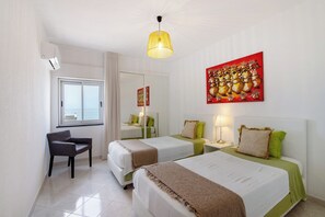 1 chambre, fer et planche à repasser, Wi-Fi gratuit, draps fournis