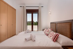 2 bedrooms, iron/ironing board, free WiFi, bed sheets - Holiday Home 'Florida Home' with Sea View, Private Pool and Private Terrace (Casares)