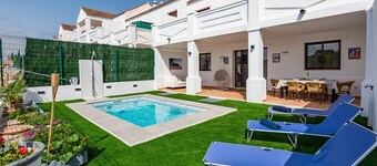 Holiday Home 'Florida Home' with Sea View, Private Pool and Private Terrace