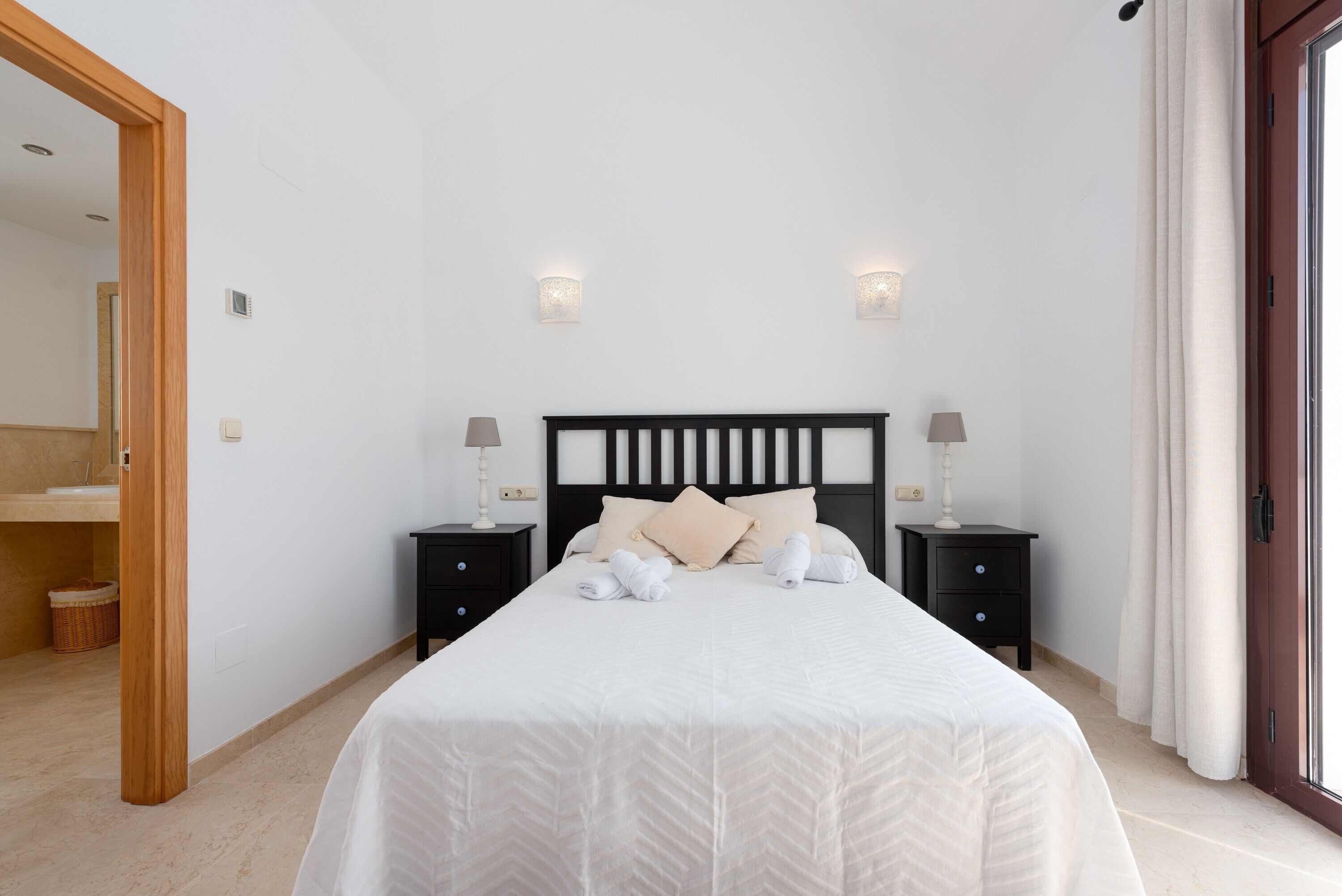 2 dormitorios, tabla de planchar con plancha, wifi gratis y ropa de cama
