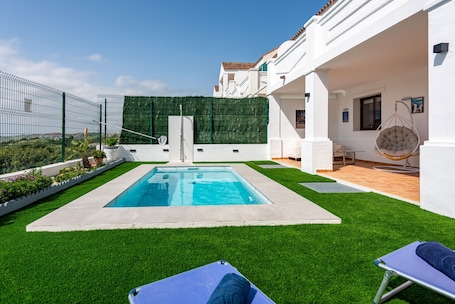 Pool. Holiday Home 'Florida Home' with Sea View, Private Pool and Private Terrace