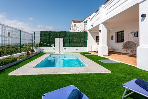 Holiday Home 'Florida Home' with Sea View, Private Pool and Private Terrace