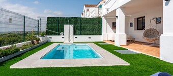 Holiday Home 'Florida Home' with Sea View, Private Pool and Private Terrace