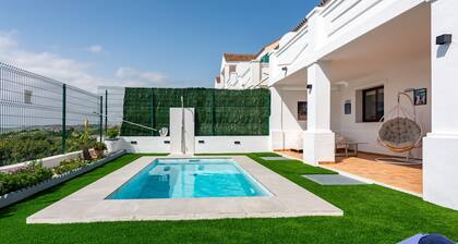 Holiday Home 'Florida Home' with Sea View, Private Pool and Private Terrace