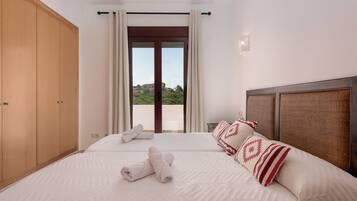 2 slaapkamers, een strijkplank/strijkijzer, gratis wifi, beddengoed