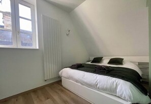 2 bedrooms, desk, iron/ironing board, travel cot