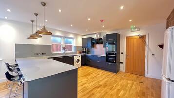 Fridge, oven, stovetop