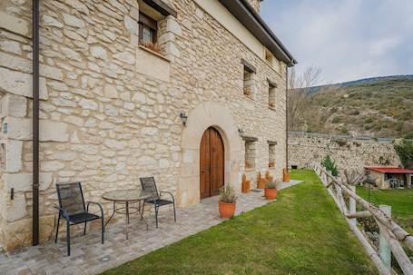 Outdoor dining. Country Home 'Torres 1' with Mountain View, Private Garden and Wi-Fi