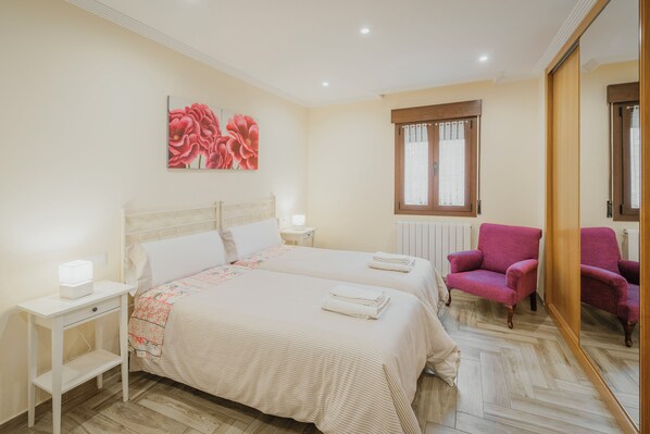 5 bedrooms, free WiFi, bed sheets