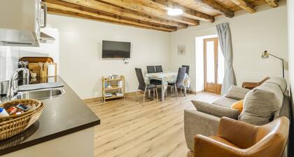 Apartment 'Tierra' with Shared Garden, Balcony and Wi-Fi