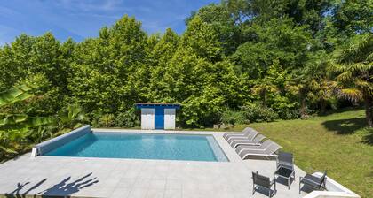 Appartement 'Appartement Dans Maison Urcuit' avec vue montagne, piscine privée et Wi-Fi