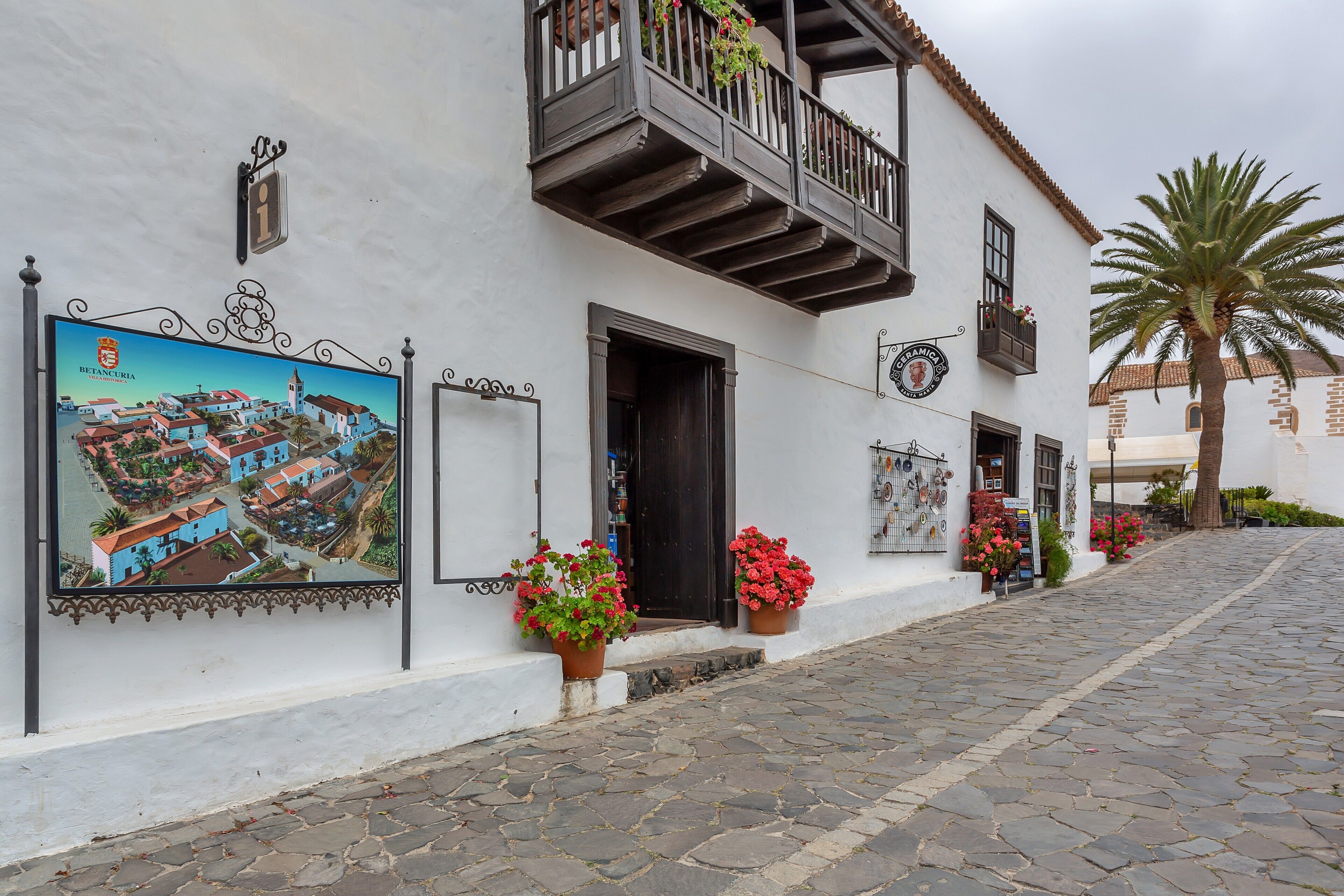 تفاصيل الفندق من الخارج