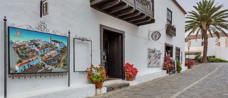 تفاصيل الفندق من الخارج