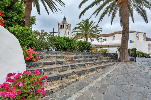 Vacation Home 'La Casilleta' with Mountain View, Wi-Fi and Air Conditioning