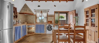 Vacation Home 'La Casilleta' with Mountain View, Wi-Fi and Air Conditioning