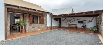 Vacation Home 'La Casilleta' with Mountain View, Wi-Fi and Air Conditioning