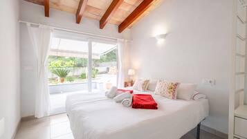 1 dormitorio, tabla de planchar con plancha, wifi gratis y ropa de cama