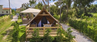 Glamping 'Tenda Safari Vicino Al Mare' with Shared Garden, Wi-Fi and Air Conditioning