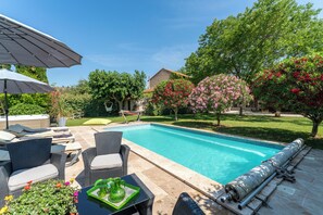 Pool - Le Mas Des Pins with Shared Pool, Wi-Fi and Air Conditioning (Graveson)