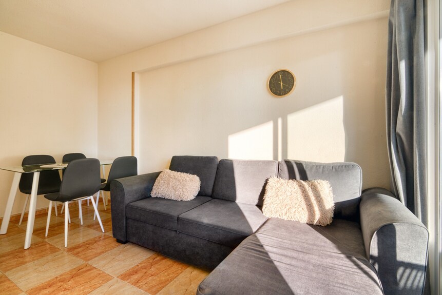 Apartment 'Karola' With Shared Pool, Shared Garden And Balcony - Benidorm