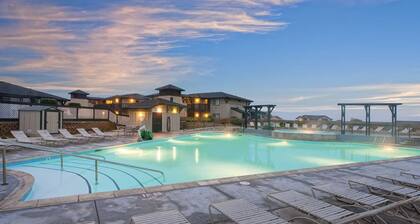 Two bedroom condo on Monterey Bay. Sleeps six.