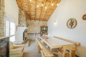 Dining - Country Home 'El Cedro' with Mountain View, Private Terrace and Wi-Fi (Abejar)
