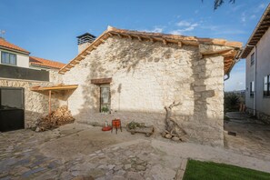 Exterior - Country Home 'El Cedro' with Mountain View, Private Terrace and Wi-Fi (Abejar)