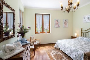 2 dormitorios, tabla de planchar con plancha, wifi gratis y ropa de cama