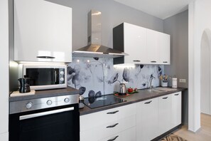 Fridge, microwave, oven, stovetop