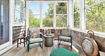 Secluded 7000sq foot home 5 minutes from the beach and 15 minutes from Newport!