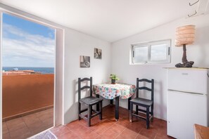Dining - Holiday Apartment 'Siempreviva' with Shared Pool and Wi-Fi (Gáldar)