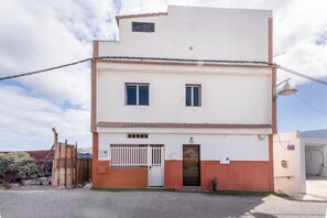 Exterior - Holiday Apartment 'Siempreviva' with Shared Pool and Wi-Fi (Gáldar)