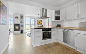 Fridge, dishwasher, coffee/tea maker