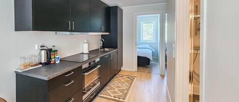 Refrigerador, lavavajillas y cafetera y tetera