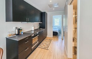 Frigorífico, lavavajillas y cafetera o tetera