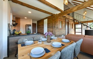 Dining - 3 bedroom stunning home in Mace (Mace)