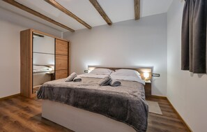 3 makuuhuonetta, silitysrauta/-lauta, vauvan matkasänky, ilmainen Wi-Fi