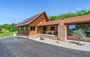 Exterior - 3 bedroom stunning home in Mace (Mace)