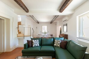 Living area - iFlat | Trastevere Stylish 4 Bedroom Penthouse (Roma)