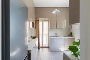 Kylskåp, ugn, spishäll och diskmaskin