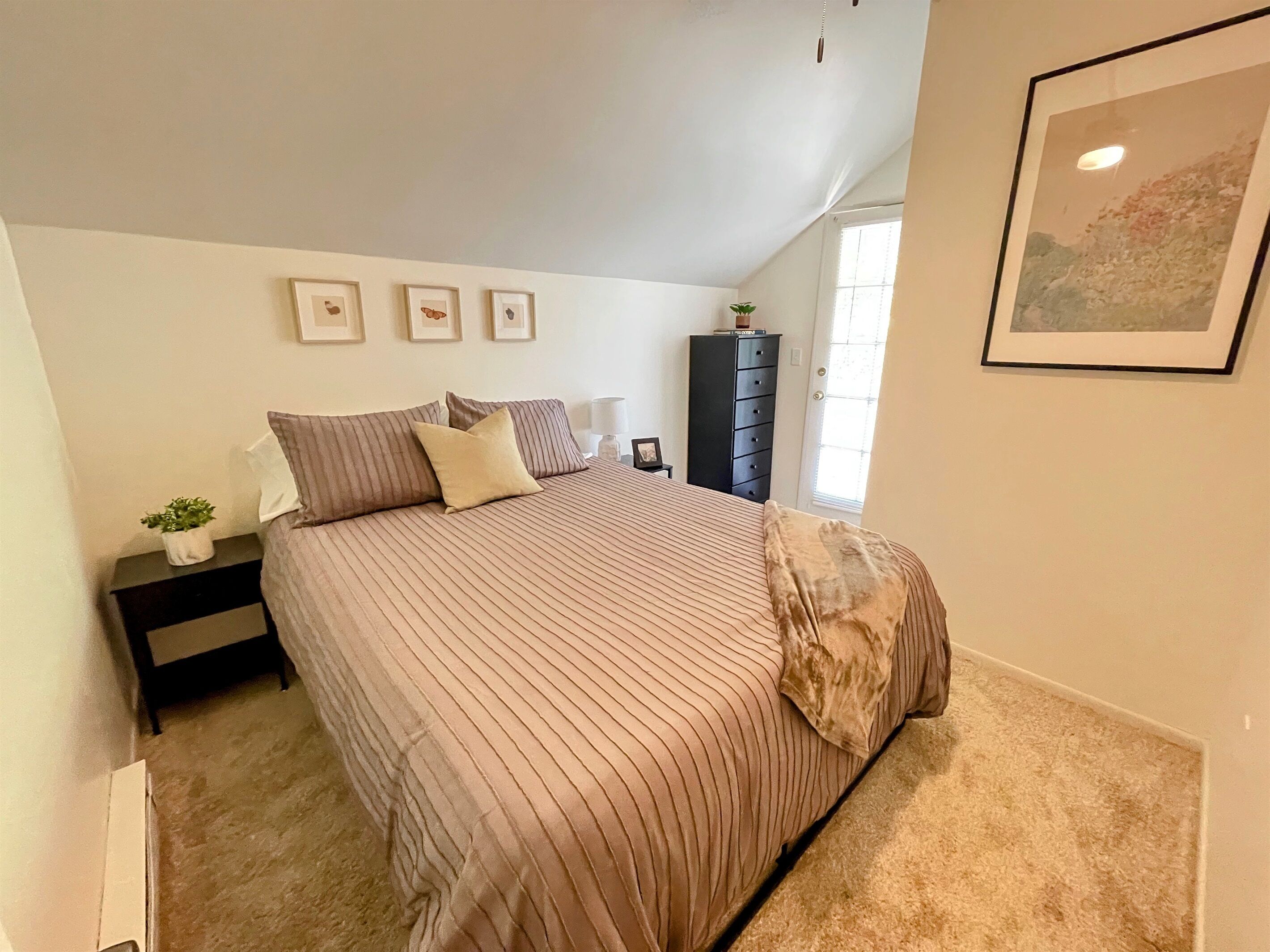 3 slaapkamers, een bureau, reisbedje, wifi