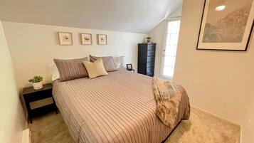 3 slaapkamers, een bureau, reisbedje, wifi