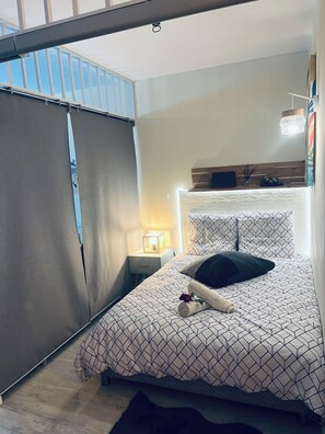 1 habitación, tabla de planchar con plancha, wifi gratis y ropa de cama 