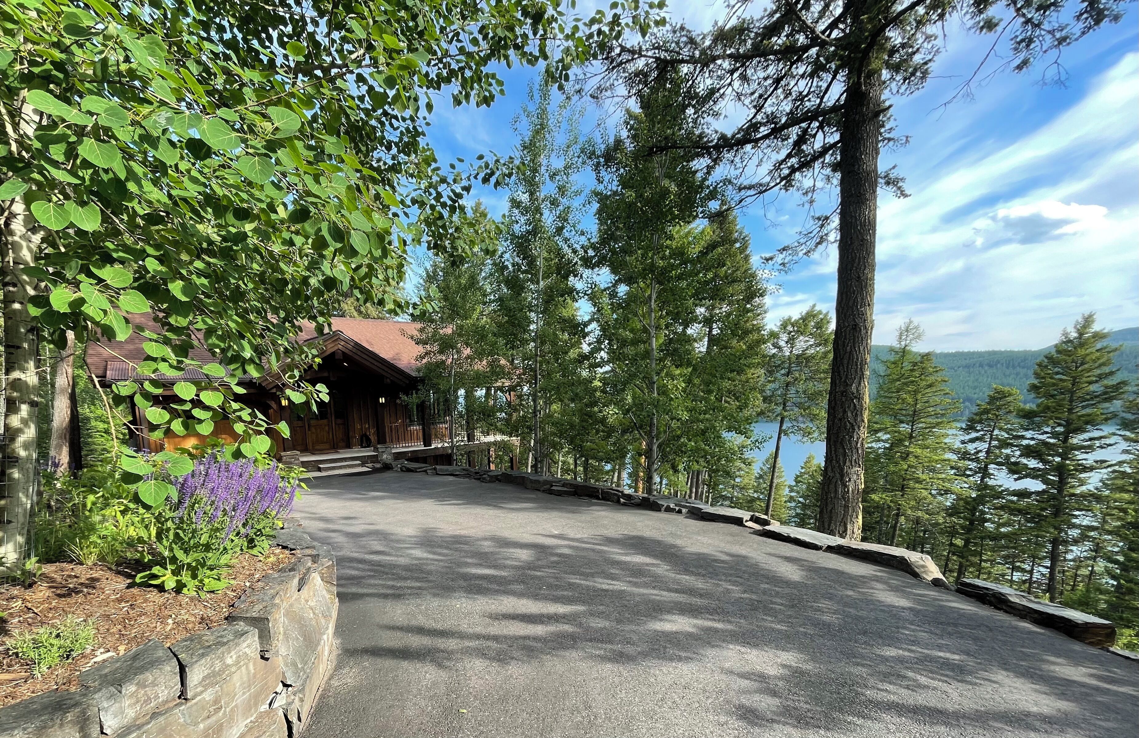 Beautiful Secluded well built home 12 min from town and 30 min from Glacier NP